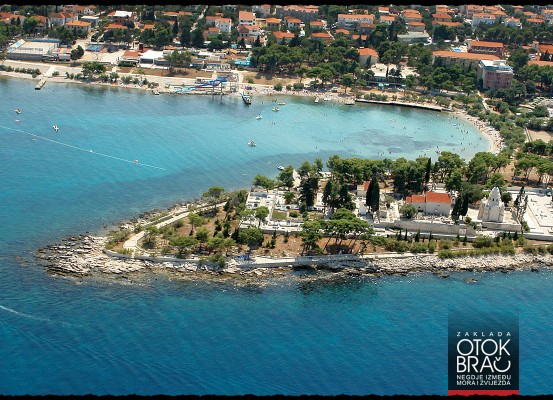 PLAŽA BANJ U SUPETRU (foto © Robert Barilla)