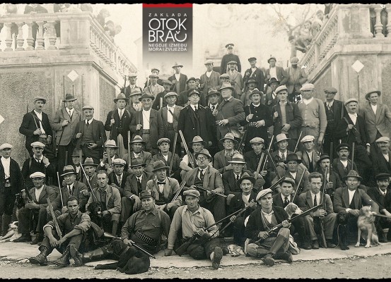 ČLANOVI LOVAČKOG BRAČKOG DRUŠTVA U SUPETRU 18.11.1934.